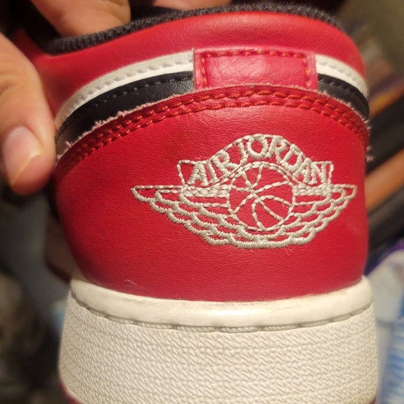 Air Jordan's 1 lows red size 6.5 yputh - Picture 3 of 5
